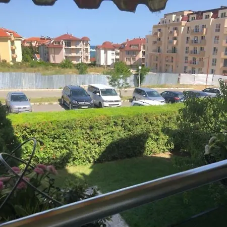 Sveti Vlas Apartment Апартамент *
